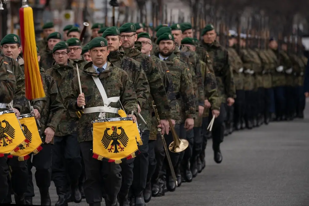 Dienstgrade Bundeswehr: Rangfolge, Abzeichen und Laufbahnen