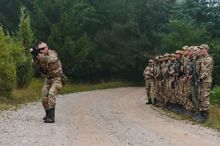 Offizier Bundeswehr: Voraussetzungen, Studium, Gehalt